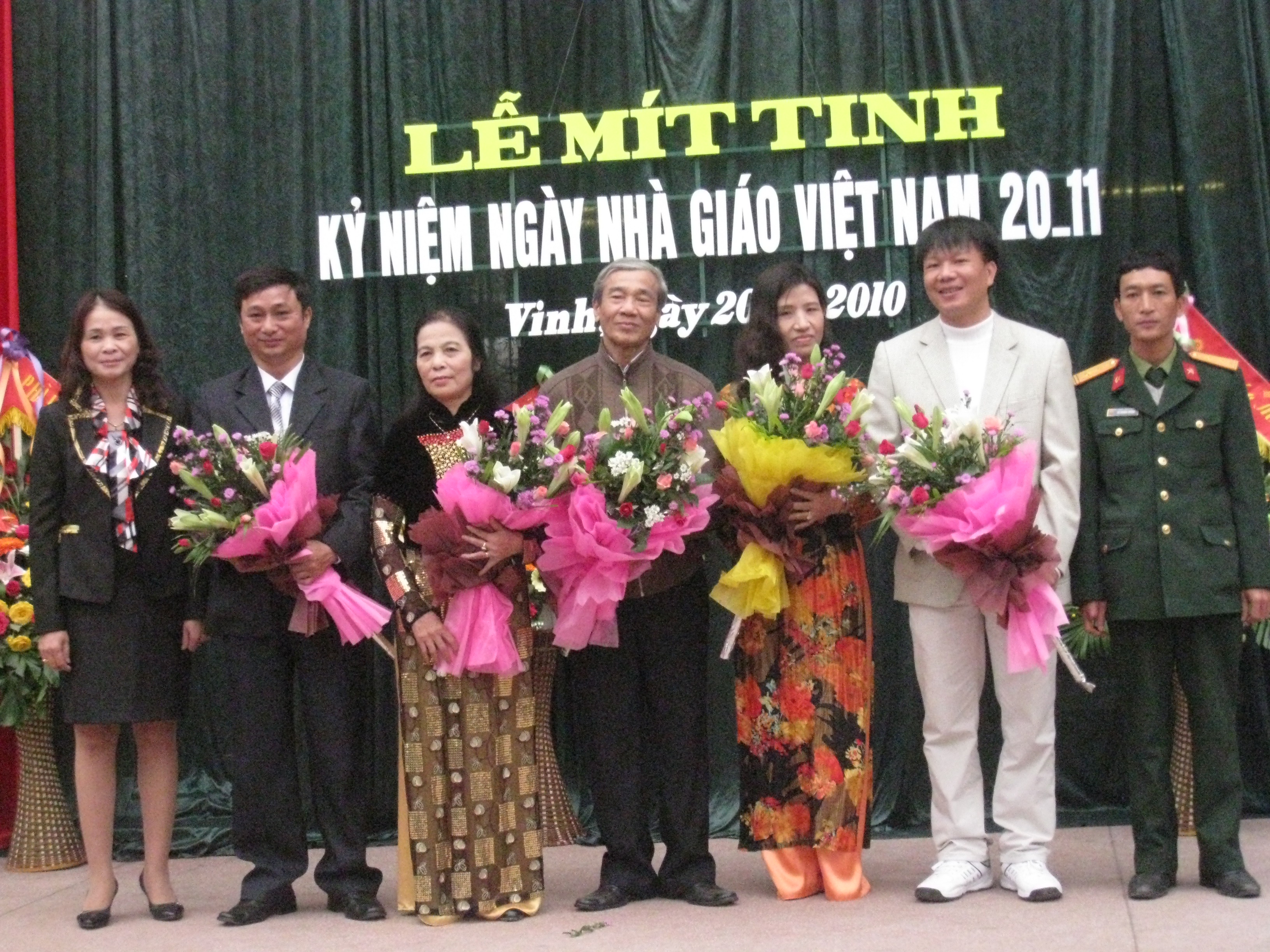 Lễ mít tinh kỷ niệm ngày nhà giáo Việt Nam 20 -11