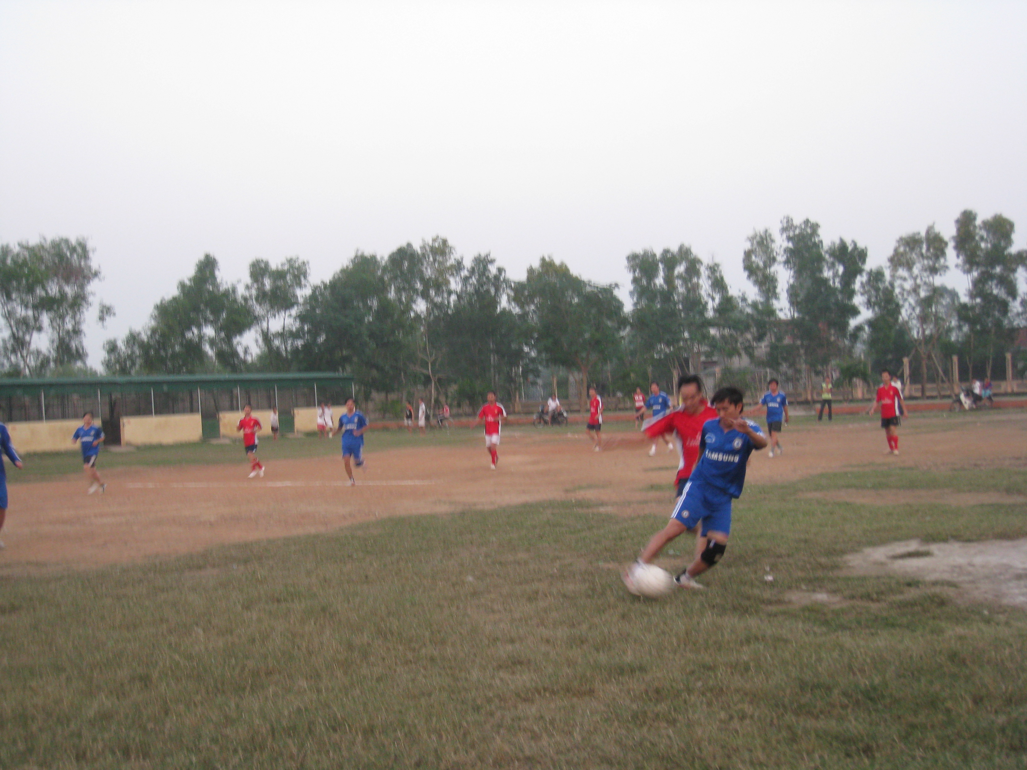 Giao lưu bóng đá với trường Nguyễn Trường Tộ - Hưng Nguyên