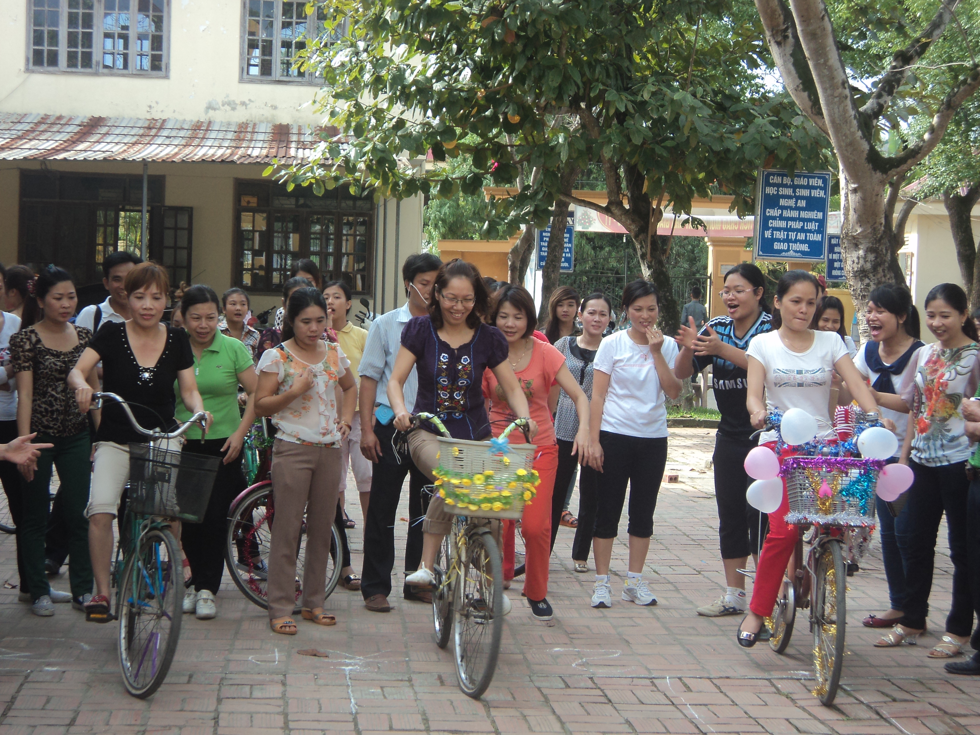 Tổ chức cuộc thi đi xe đạp chậm